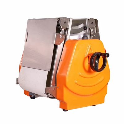 370mm Roller Dough Pressing Machine For Restaurant 1 Phase 0.4KW Power 2.5kg Rolling Weight