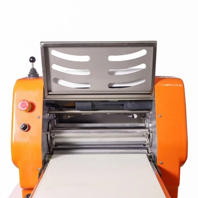 370mm Roller Dough Pressing Machine For Restaurant 1 Phase 0.4KW Power 2.5kg Rolling Weight
