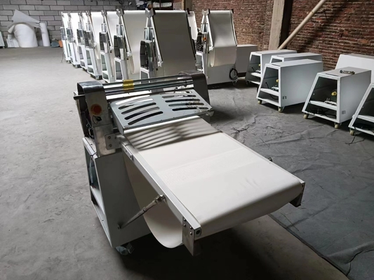 16-Tray 250kg Vertical Dough Sheeter With 0.75kw Power 6.5kg Max Dough Weight
