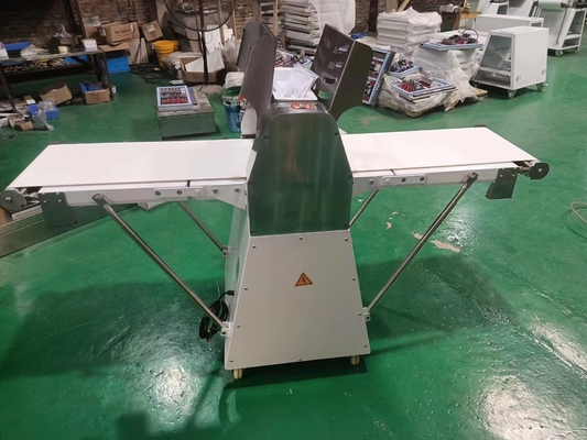 16-Tray 250kg Vertical Dough Sheeter With 0.75kw Power 6.5kg Max Dough Weight