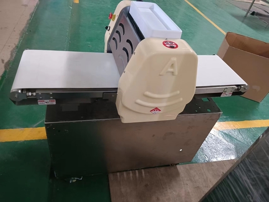 Heavy Duty Restaurant Dough Sheeter With 370mm Roller And 80kg Weight Capacity