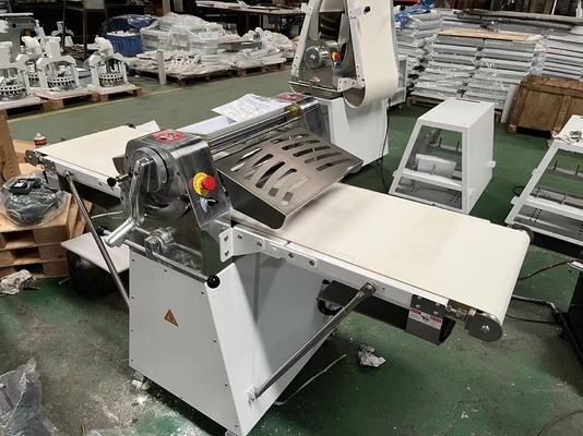 220V/380V Vertical Dough Sheeter 6.5kg Max Dough Weight Roller Regulating Range 0.5-38mm