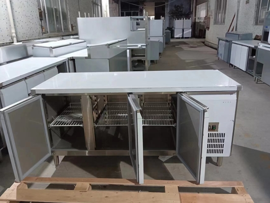 Industrial Refrigeration Equipment with 3-Door Chiller Air Cooling 220-240V Voltage 2~8.C Temperature Range