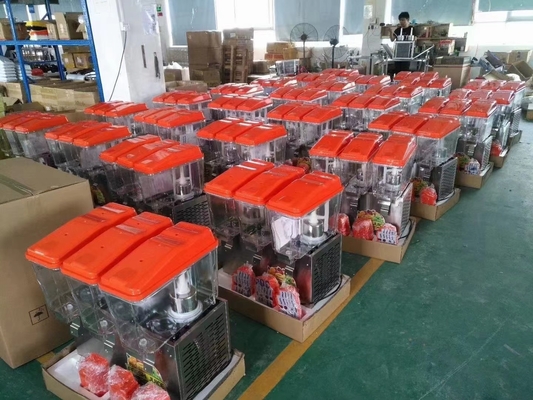 Commercial Kitchen Refrigerator with 220V Voltage and R134a Cooling System